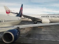 Penampakan Sayap Pesawat Japan Airlines Tabrak Ekor Delta Air