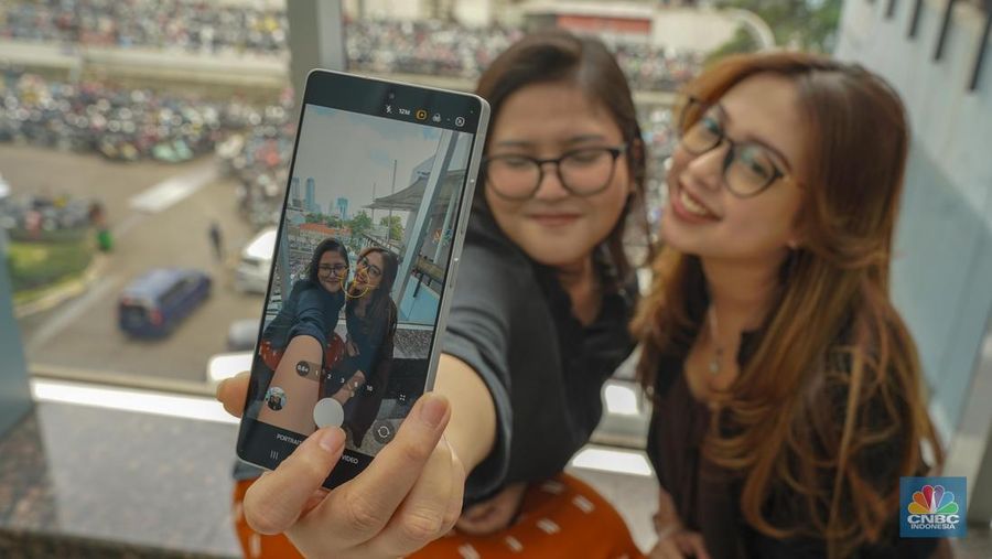 Fitur pada smartphone Samsung Galaxy S25 Ultra. (վ/Faisal Rahman)