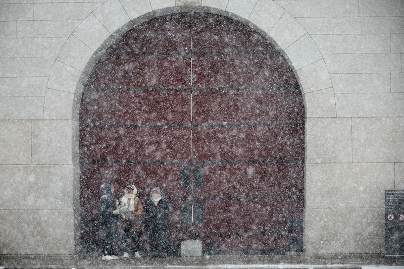 Hujan salju lebat di istana Gyeongbok, pusat kota Seoul, Korea Selatan, Kamis (6/2/2025). (REUTERS/Kim Hong-Ji)