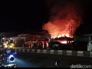 Sederet Fakta Kobaran Api Hanguskan Polsek Kandanghaur
