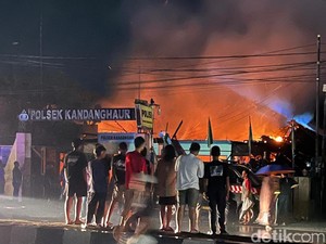 Polsek Kandanghaur Kebakaran, Warga: Ledakan Terdengar Berulang!