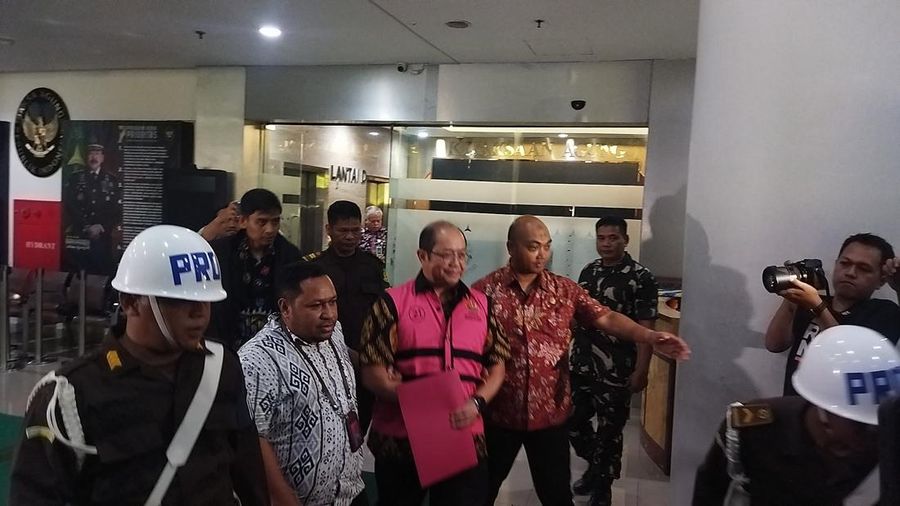 Kejaksaan Agung (Kejagung) menetapkan Dirjen Anggaran Kementerian Keuangan, Isa Rachmatarwata, sebagai tersangka dalam kasus korupsi asuransi Jiwasraya. (Dok. Detikcom/Kurniawan Fadilah)