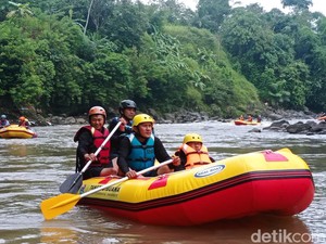 Memompa Adrenalin dengan Arung Jeram di Sungai Ciwulan Tasikmalaya