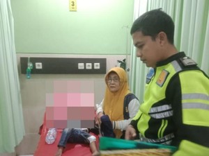 Elf Pecah Ban di Tol Ngawi, 3 Orang Luka