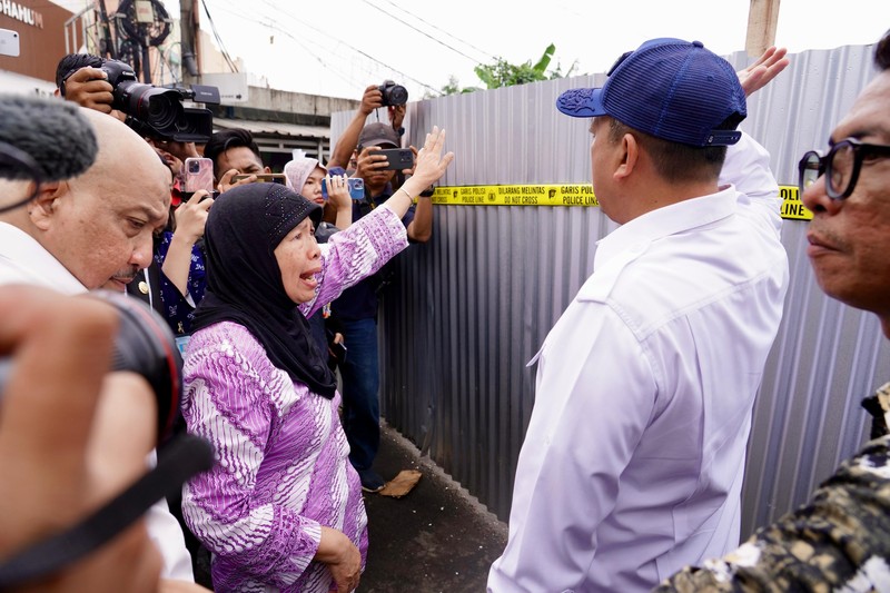 Menteri Agraria dan Tata Ruang/Kepala Badan Pertanahan Nasional (ATR/BPN) Nusron Wahid turun langsung ke lokasi penggusuran di Desa Setia Mekar, Kabupaten Bekasi, Jumat (7/2/2025). Menteri Agraria dan Tata Ruang/Kepala Badan Pertanahan Nasional (ATR/BPN) Nusron Wahid turun langsung ke lokasi penggusuran di Desa Setia Mekar, Kabupaten Bekasi, Jumat (7/2/2025). (Dok. Kementerian ATR/ BPN)