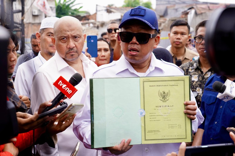 Menteri Agraria dan Tata Ruang/Kepala Badan Pertanahan Nasional (ATR/BPN) Nusron Wahid turun langsung ke lokasi penggusuran di Desa Setia Mekar, Kabupaten Bekasi, Jumat (7/2/2025). Menteri Agraria dan Tata Ruang/Kepala Badan Pertanahan Nasional (ATR/BPN) Nusron Wahid turun langsung ke lokasi penggusuran di Desa Setia Mekar, Kabupaten Bekasi, Jumat (7/2/2025). (Dok. Kementerian ATR/ BPN)