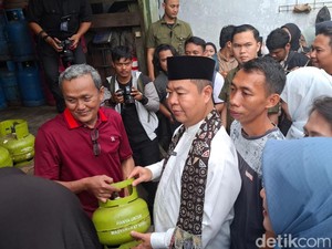 Pj Gubernur DKI Tinjau Pangkalan Gas 3 Kg di Jaktim, Pastikan Stok Tersedia