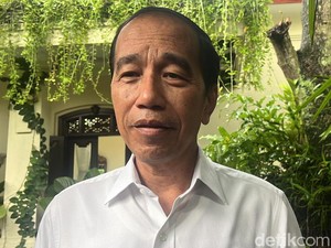 Respons Santai Jokowi soal Coretan Adili Jokowi