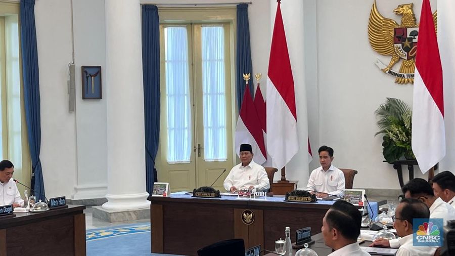 Presiden Prabowo Subianto menggelar Sidang Perdana Dewan Pertahanan Nasional (DPN), di Istana Bogor, Jumat (7/2/2025). (CNBC Indonesia/Emir Yanwardhana)