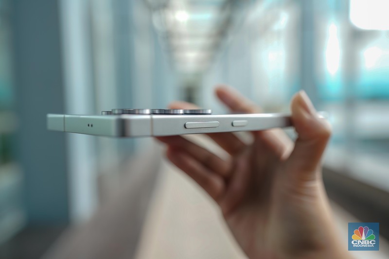 Samsung Galaxy S25 Ultra. (CNBC Indonesia/Faisal Rahman) Samsung Galaxy S25 Ultra. (CNBC Indonesia/Faisal Rahman)