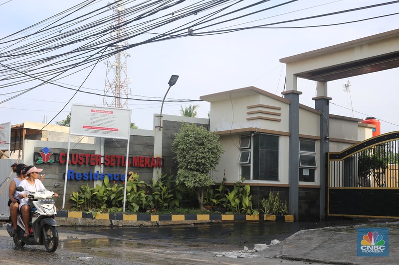 Menteri Agraria dan Tata Ruang/Kepala Badan Pertanahan Nasional (ATR/BPN) Nusron Wahid turun langsung ke lokasi penggusuran di Desa Setia Mekar, Kabupaten Bekasi, Jumat (7/2/2025). Menteri Agraria dan Tata Ruang/Kepala Badan Pertanahan Nasional (ATR/BPN) Nusron Wahid turun langsung ke lokasi penggusuran di Desa Setia Mekar, Kabupaten Bekasi, Jumat (7/2/2025). (Dok. Kementerian ATR/ BPN)