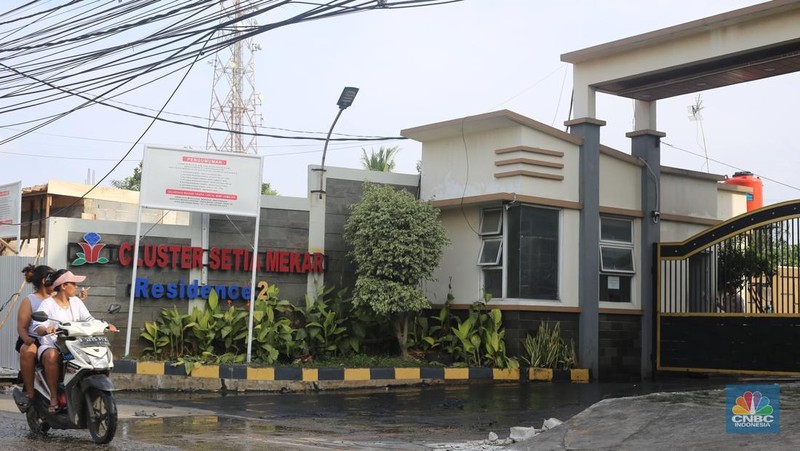 Menteri Agraria dan Tata Ruang/Kepala Badan Pertanahan Nasional (ATR/BPN) Nusron Wahid turun langsung ke lokasi penggusuran di Desa Setia Mekar, Kabupaten Bekasi, Jumat (7/2/2025). (Dok. Kementerian ATR/ BPN)
