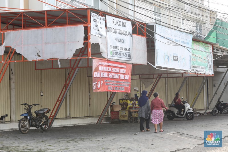 Menteri Agraria dan Tata Ruang/Kepala Badan Pertanahan Nasional (ATR/BPN) Nusron Wahid turun langsung ke lokasi penggusuran di Desa Setia Mekar, Kabupaten Bekasi, Jumat (7/2/2025). Menteri Agraria dan Tata Ruang/Kepala Badan Pertanahan Nasional (ATR/BPN) Nusron Wahid turun langsung ke lokasi penggusuran di Desa Setia Mekar, Kabupaten Bekasi, Jumat (7/2/2025). (Dok. Kementerian ATR/ BPN)