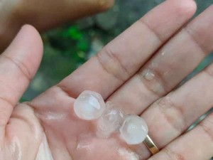 Fenomena Hujan Es Terjang Beberapa Titik di Magetan