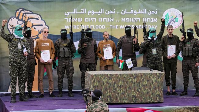 Detik-Detik Hamas Bebaskan Tiga Sandera Israel di Gaza, Ini Imbalannya