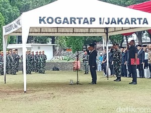 Mantan Menteri ESDM Darwin Zahedy Dimakamkan di TMPNU Kalibata