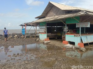 Sepinya Wisata Pantai LA Indramayu gegara Dihantam Keganasan Ombak