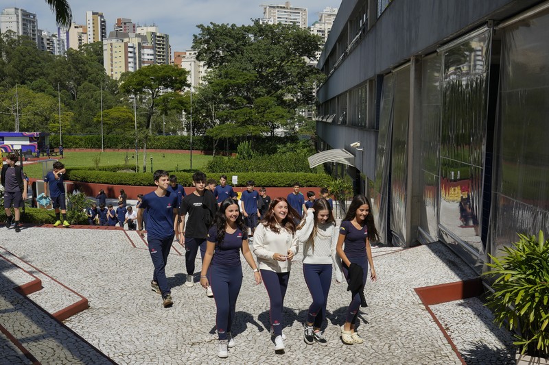 Presiden Brasil Luiz Inácio Lula da Silva resmi menandatangani undang-undang yang mebatasi penggunaan smartphone di lingkungan sekolah. (AP Photo/Andre Penner) Presiden Brasil Luiz Inácio Lula da Silva resmi menandatangani undang-undang yang mebatasi penggunaan smartphone di lingkungan sekolah. (AP Photo/Andre Penner)