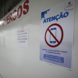 Mulai Berlaku! Potret Brasil Batasi Pakai HP di Sekolah Negeri-Swasta