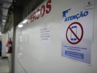 Mulai Berlaku! Potret Brasil Batasi Pakai HP di Sekolah Negeri-Swasta