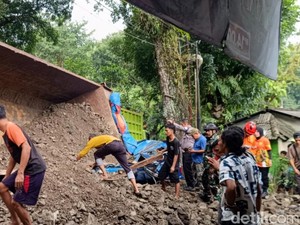 Balita 4 Bulan Jadi Korban Tewas Truk Timpa Mobil di Sukabumi