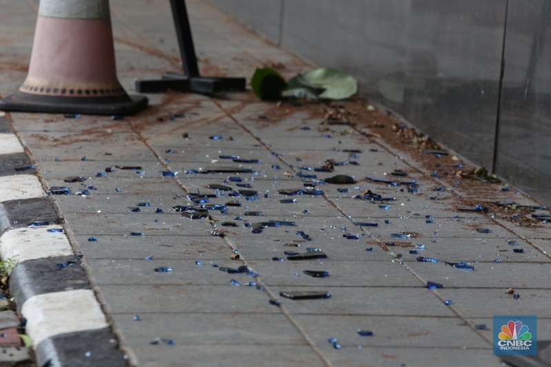 Garis polisi terpssang di depan ruang Biro Hubungan Masyarakat Kementerian ATR/BPN di Kebayoran Baru, Jakarta Selatan Minggu (9/2/2025). Garis polisi terpssang di depan ruang Biro Hubungan Masyarakat Kementerian ATR/BPN di Kebayoran Baru, Jakarta Selatan Minggu (9/2/2025). (CNBC Indonesia/Tias Budiarto)