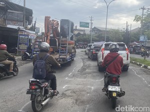 Warga Sambat Jalan Prof Hamka Semarang Rusak: Bahaya Banget!