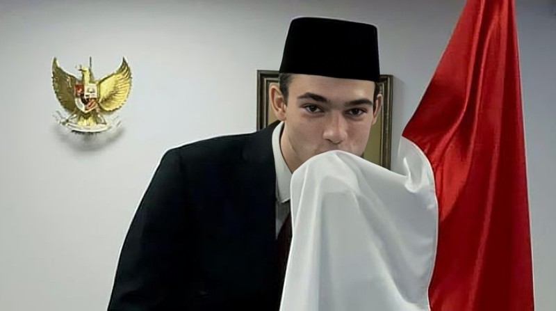 Ole Romeny, Tim Geypens dan Dion Markx resmi menjadi Warga Negara Indonesia (WNI) setelah pada Sabtu (8/2/2025) di London, Inggris melakukan sumpah setia menjadi warga negara Indonesia. Ole Romeny, Tim Geypens dan Dion Markx resmi menjadi Warga Negara Indonesia (WNI) setelah pada Sabtu (8/2/2025) di London, Inggris melakukan sumpah setia menjadi warga negara Indonesia. (Dok. PSSI)