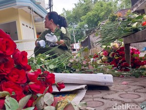 Jelang Valentine, Permintaan Bunga Mawar di Kota Batu Meningkat Drastis