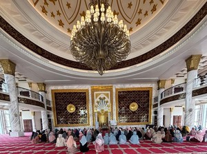 Ratusan Muslimah Ikuti Kajian Ustadz Ridho Febri di Masjid Agung TSM Bandung