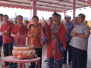 Melihat Ritual untuk Dewa-Dewi di Pulau Kemaro Jelang Perayaan Cap Go Meh