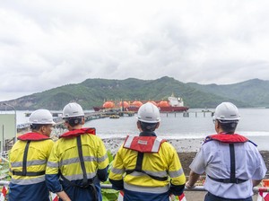 Kapal MT Lady Eva Bawa Sumber Energi ke Tambang AMMAN di Sumbawa Barat