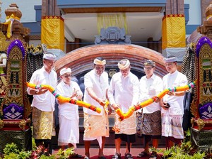 Suiasa Resmikan Kantor Desa Ungasan Senilai Rp 11 Miliar Saat Saraswati