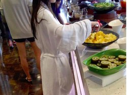 Etiket Sarapan di Hotel: Dilarang Pakai Sendal dan Piyama Etiket Sarapan di Hotel: Dilarang Pakai Sendal dan Piyama