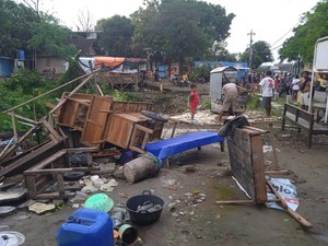 Angin Kencang Terjang Waduk Cengklik, 3 Gerobak PKL Porak-poranda