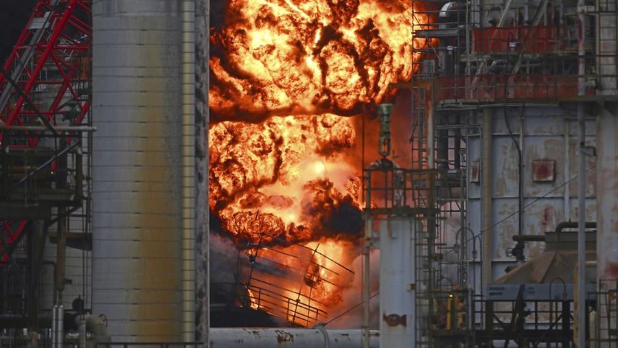 Ilustrasi Ledakan Kilang Minyak. (Jose Carlos Fajardo/Bay Area News Group via AP)