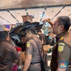 7 Jam Penggeledahan, Kejagung Angkut Dokumen dari Kantor Ditjen Migas