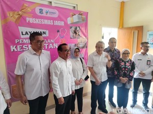 Menko Pratikno Tinjau Program Cek Kesehatan Gratis di Puskesmas Jagir