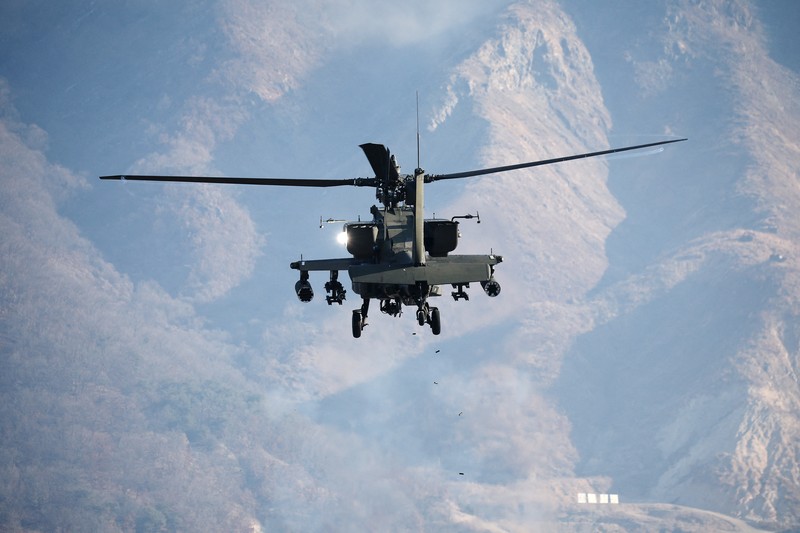 Militer Korea Selatan dan Amerika menggelar latihan tembak bersama. Mereka menampilkan lebih dari 100 peralatan militer seperti tank K1A2 Korea Selatan dan jet A-10 Amerika. (REUTERS/Kim Hong-Ji)