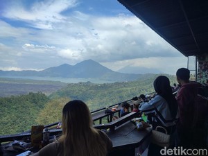 Minimarket di Bali Jual 500 Cup Kopi Sehari Berkat View Mewah Danau Batur