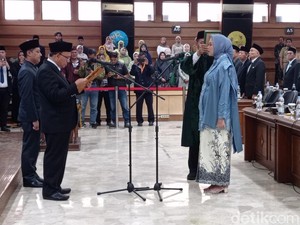 Tsania Nurjanah Resmi Dilantik Jadi Anggota DPRD Kota Tasikmalaya