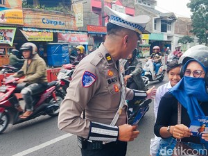 Pesan di Balik Pengendara Motor Disetop Mendadak Polisi di Cimahi