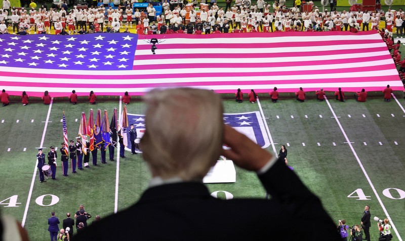 Presiden Amerika Serikat, Donald Trump menghadiri pertandingan Super Bowl. (REUTERS/Kevin Lamarque)