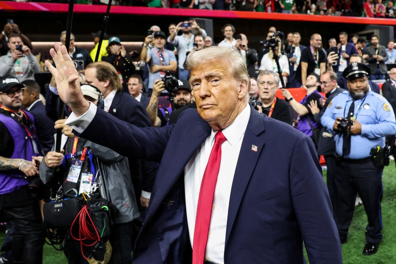 Presiden Amerika Serikat, Donald Trump menghadiri pertandingan Super Bowl. (REUTERS/Kevin Lamarque)