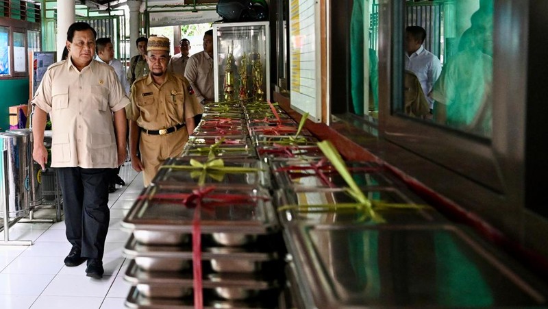 Warga yang berulang tahun melakukan Cek Kesehatan Gratis (CKG) di Puskesmas Kecamatan Gambir, Jakarta, Senin (10/2/2025). (CNBC Indonesia/Faisal Rahman)