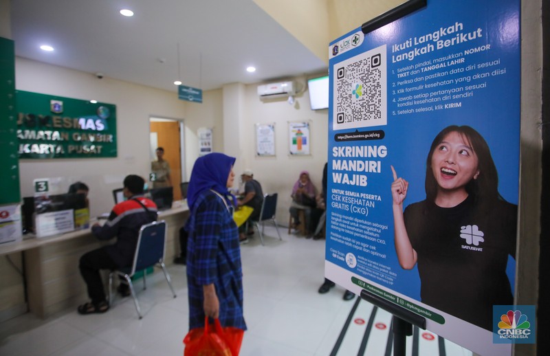 Warga yang berulang tahun melakukan Cek Kesehatan Gratis (CKG) di Puskesmas Kecamatan Gambir, Jakarta, Senin (10/2/2025). (CNBC Indonesia/Faisal Rahman) Warga yang berulang tahun melakukan Cek Kesehatan Gratis (CKG) di Puskesmas Kecamatan Gambir, Jakarta, Senin (10/2/2025). (CNBC Indonesia/Faisal Rahman)