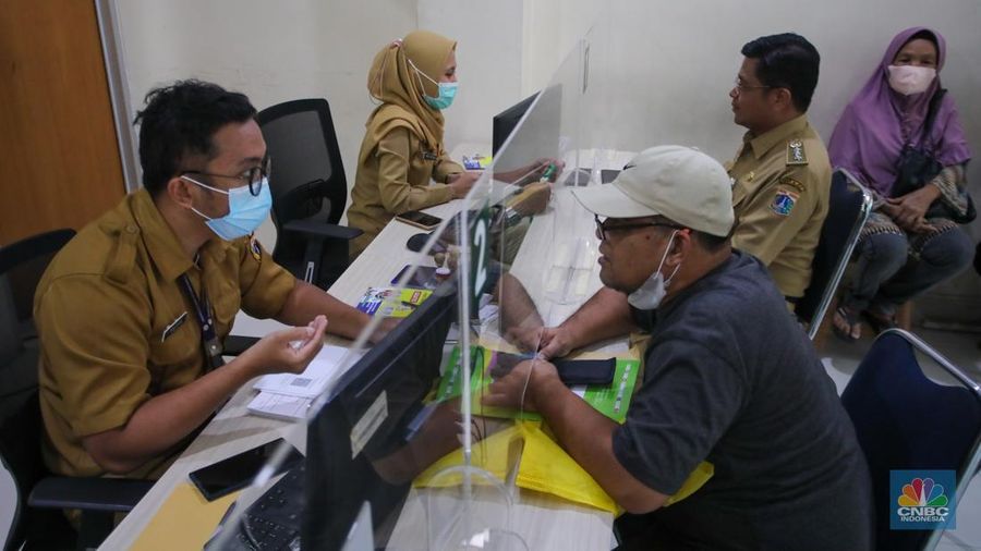 Warga yang berulang tahun melakukan Cek Kesehatan Gratis (CKG) di Puskesmas Kecamatan Gambir, Jakarta, Senin (10/2/2025). (CNBC Indonesia/Faisal Rahman)
