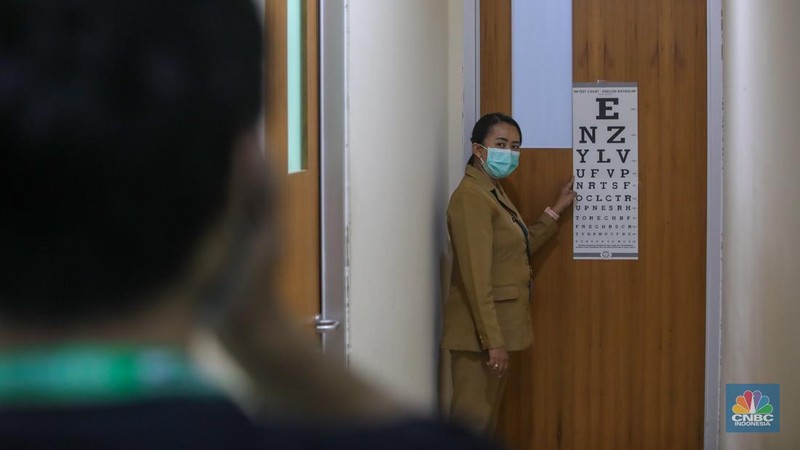 Warga yang berulang tahun melakukan Cek Kesehatan Gratis (CKG) di Puskesmas Kecamatan Gambir, Jakarta, Senin (10/2/2025). (CNBC Indonesia/Faisal Rahman)