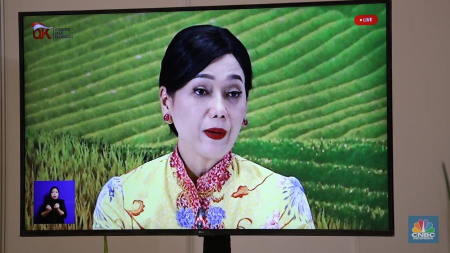 Anggota Dewan Komisioner Otoritas Jasa Keuangan (OJK) Republik Indonesia, Friderica Widyasari Dewi dalam Pertemuan Tahunan Industri Jasa Keuangan (PTIJK) 2025 di Jakarta Convention Center (JCC), Senayan, Jakarta, Rabu (11/2/2025). (CNBC Indonesia/Tri Susilo)