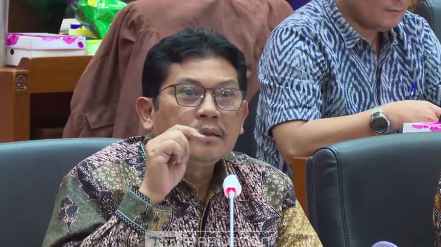 Direktur Utama BPJS Kesehatan, Ali Ghufron Mukti dalam rapat kerja dengan Komisi IX DPR RI. (Tangkapan Layar Youtube DPR RI)